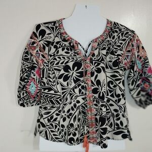 SAVANNA JANE  Size S Chic Black and White Leaf Print Top